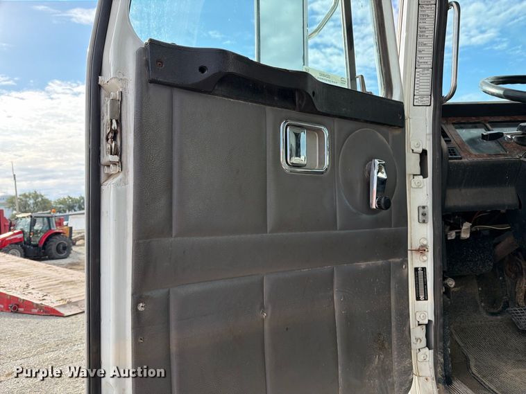 image for item DZ4892 2000 Volvo WG dump truck