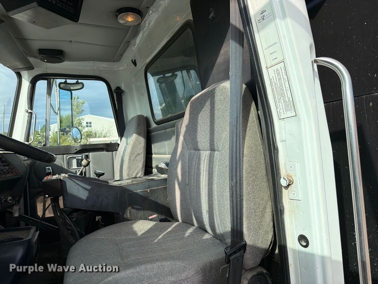 image for item DZ4892 2000 Volvo WG dump truck