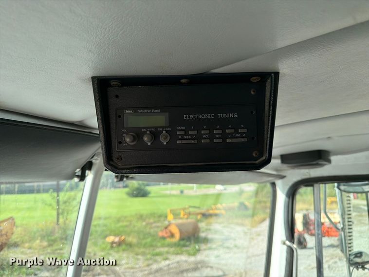 image for item DZ4892 2000 Volvo WG dump truck