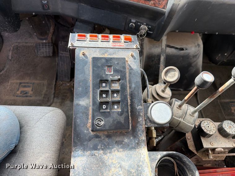 image for item DZ4892 2000 Volvo WG dump truck