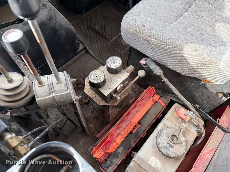 image for item DZ4892 2000 Volvo WG dump truck