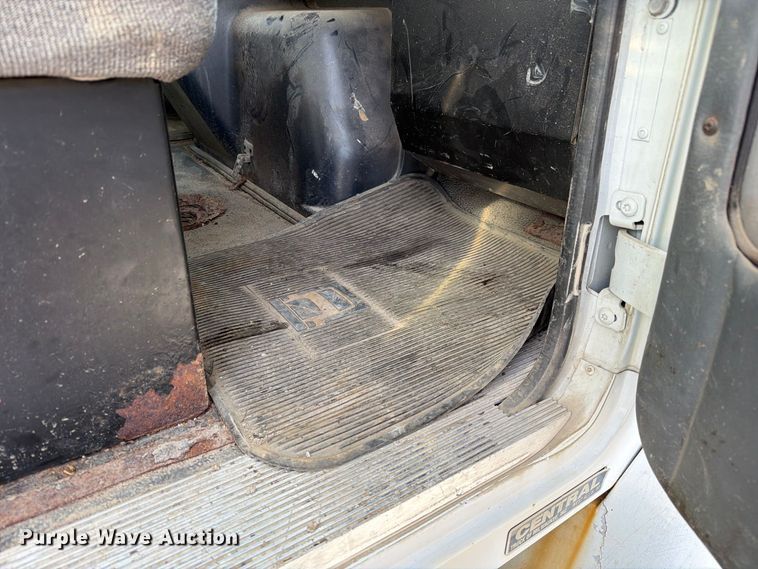 image for item DZ4892 2000 Volvo WG dump truck