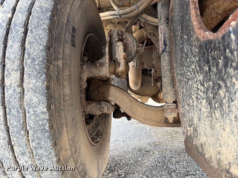 image for item DZ4892 2000 Volvo WG dump truck