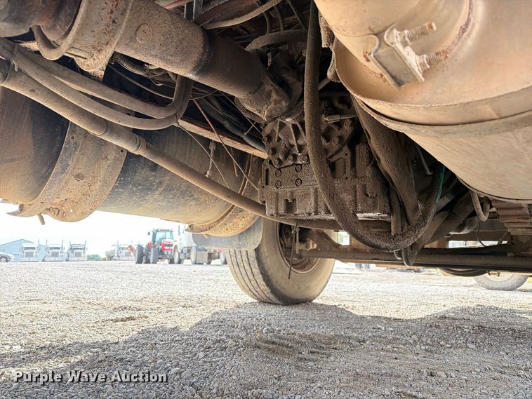 image for item DZ4892 2000 Volvo WG dump truck