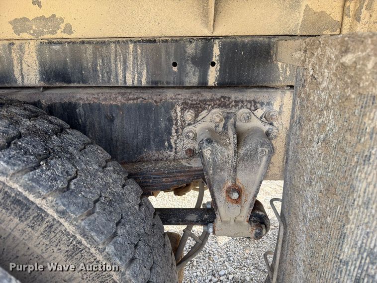 image for item DZ4892 2000 Volvo WG dump truck