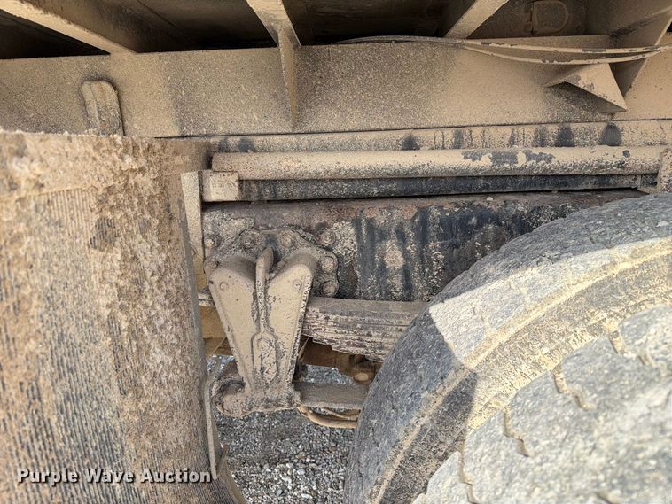 image for item DZ4892 2000 Volvo WG dump truck