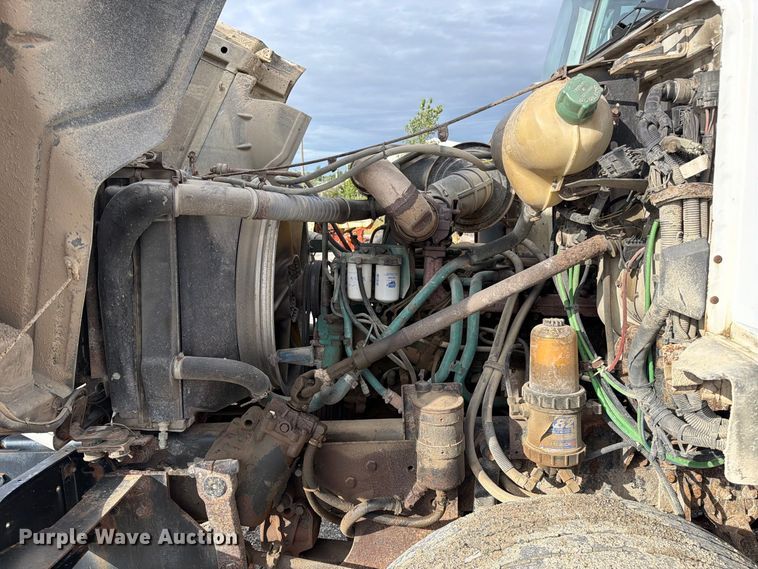 image for item DZ4892 2000 Volvo WG dump truck