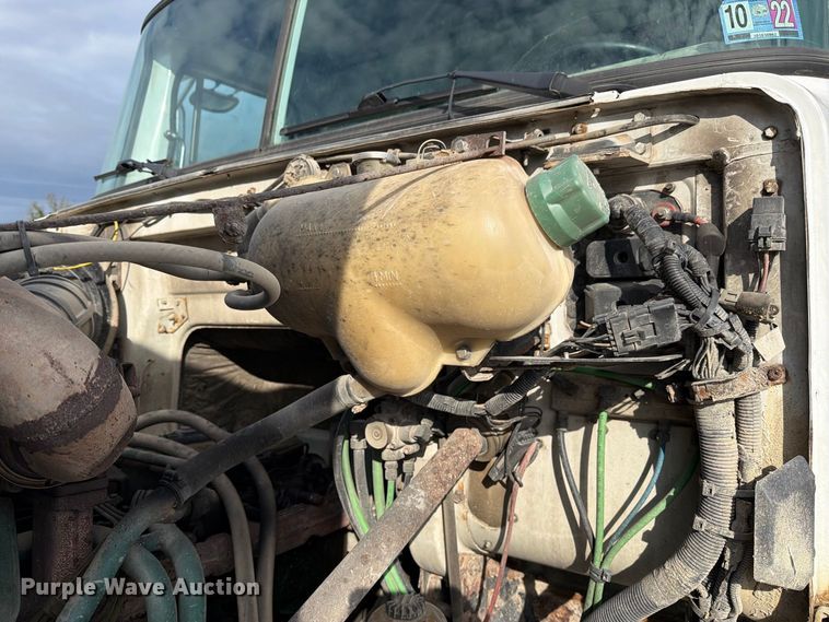 image for item DZ4892 2000 Volvo WG dump truck