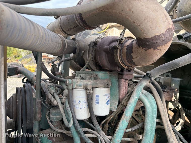 image for item DZ4892 2000 Volvo WG dump truck