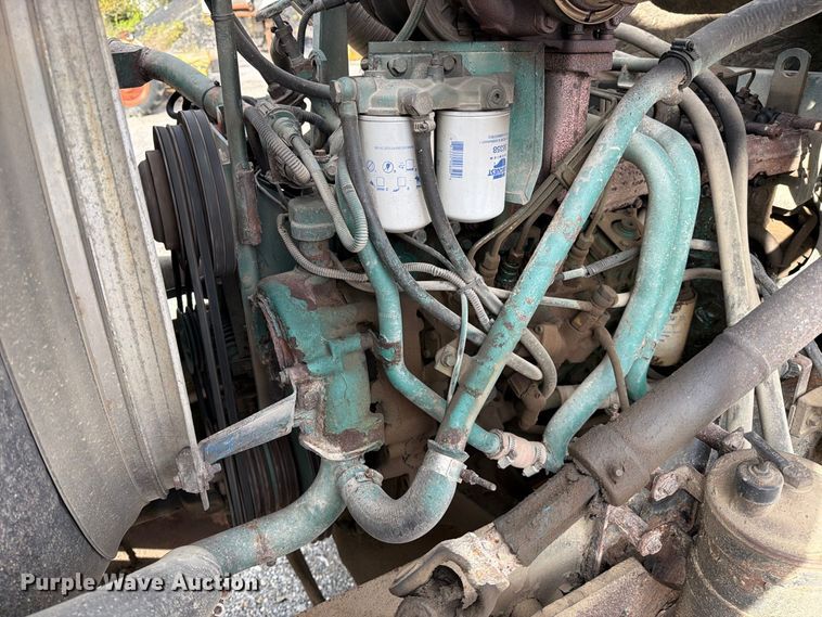 image for item DZ4892 2000 Volvo WG dump truck