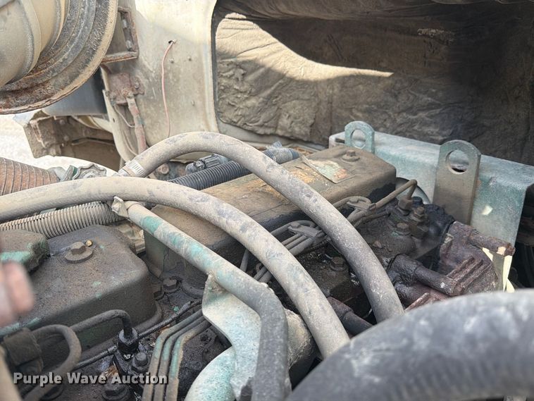 image for item DZ4892 2000 Volvo WG dump truck
