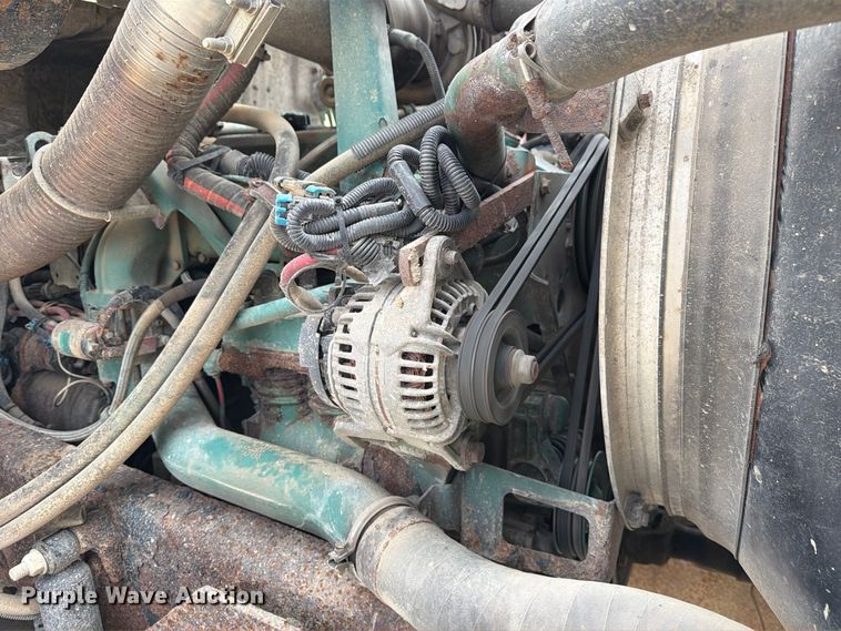 image for item DZ4892 2000 Volvo WG dump truck