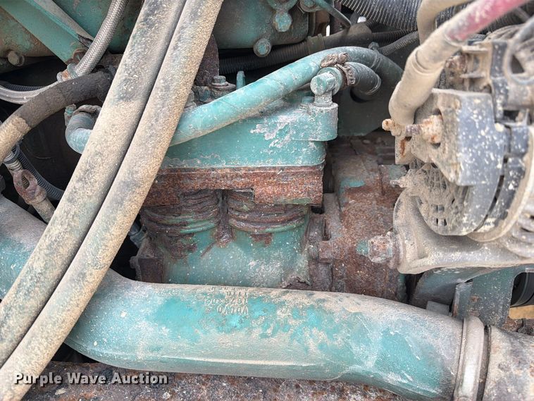 image for item DZ4892 2000 Volvo WG dump truck