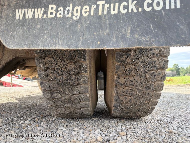 image for item DZ4892 2000 Volvo WG dump truck