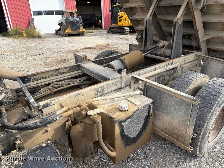 image for item DZ4892 2000 Volvo WG dump truck