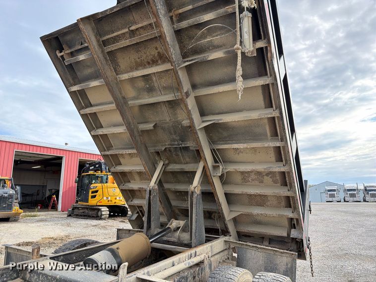image for item DZ4892 2000 Volvo WG dump truck