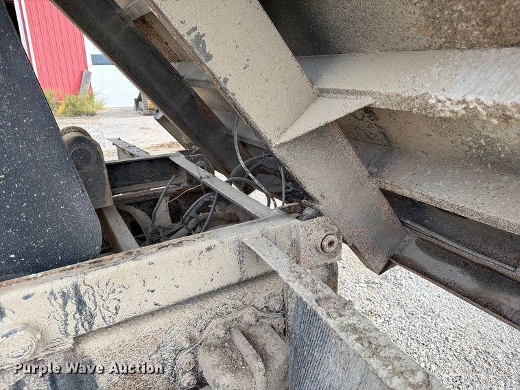 image for item DZ4892 2000 Volvo WG dump truck
