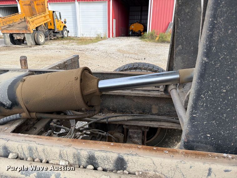 image for item DZ4892 2000 Volvo WG dump truck
