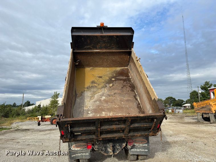 image for item DZ4892 2000 Volvo WG dump truck