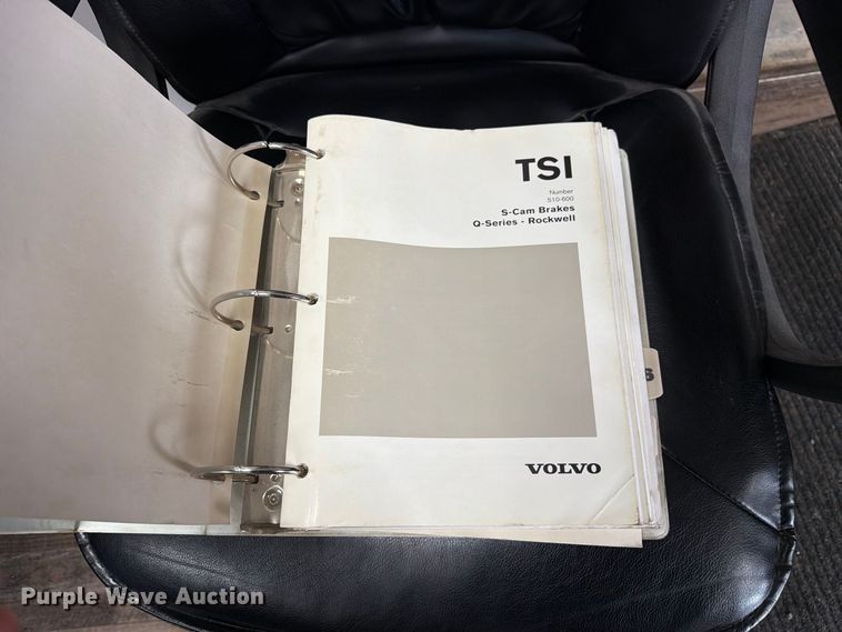 image for item DZ4892 2000 Volvo WG dump truck