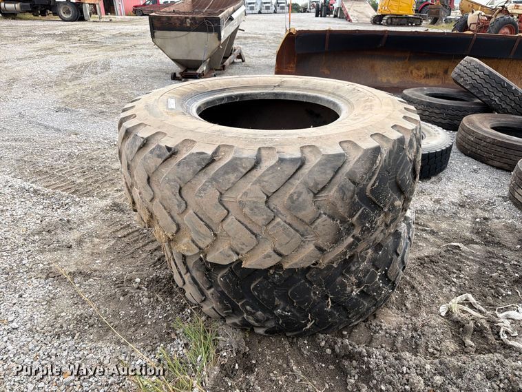 image for item DZ4893 (2) Michelin 17.5R25 tires