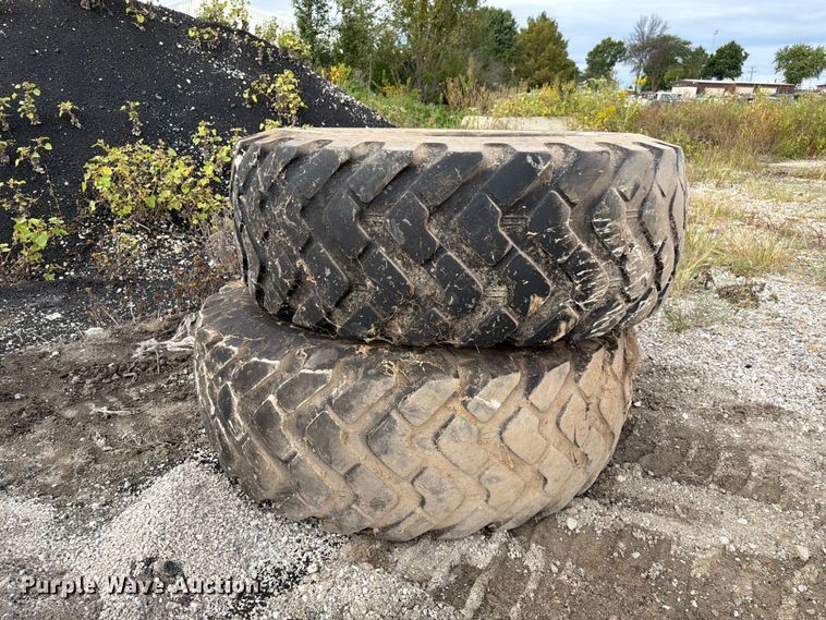 image for item DZ4893 (2) Michelin 17.5R25 tires