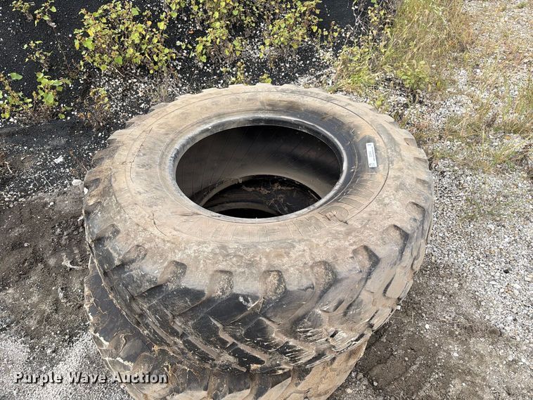image for item DZ4893 (2) Michelin 17.5R25 tires