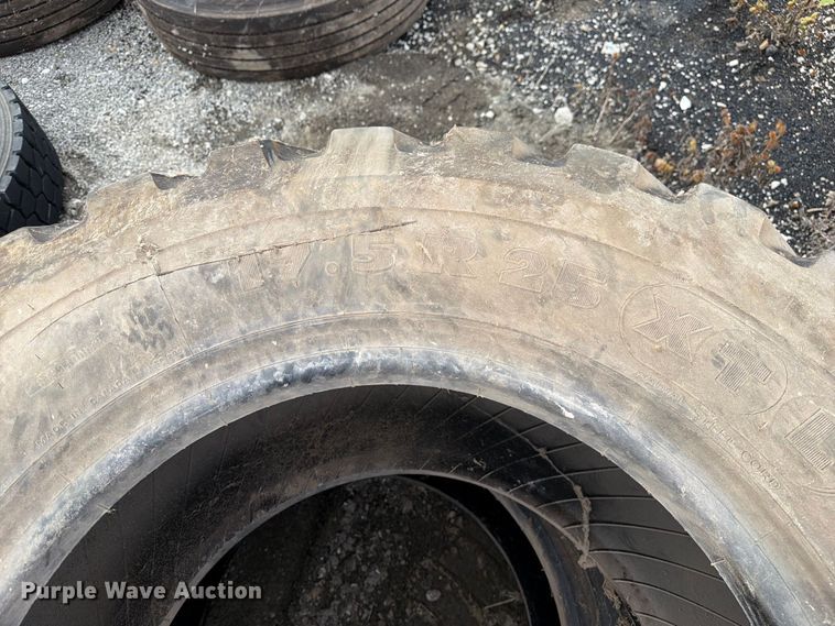 image for item DZ4893 (2) Michelin 17.5R25 tires