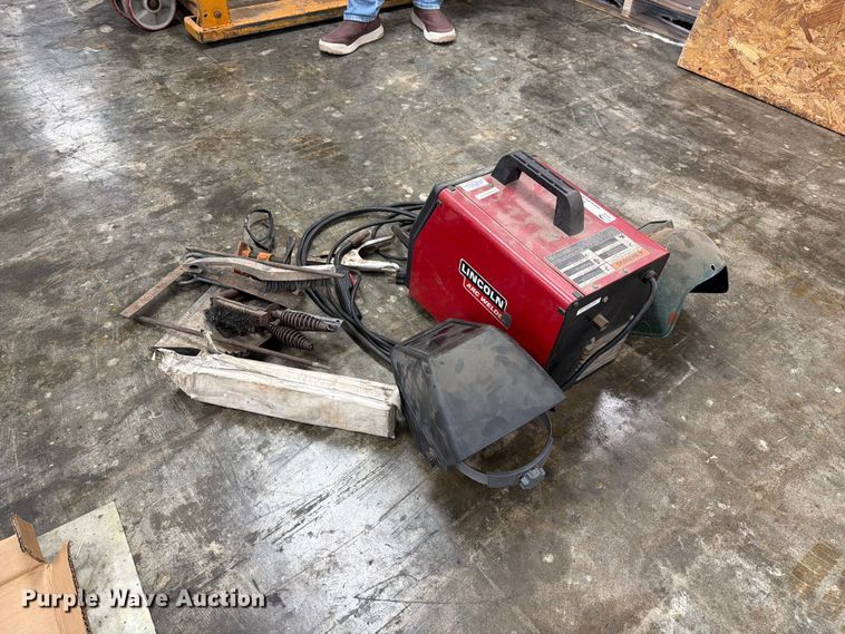 image for item DZ4912 Lincoln Weld-Pak 100 welder