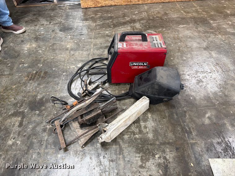 image for item DZ4912 Lincoln Weld-Pak 100 welder