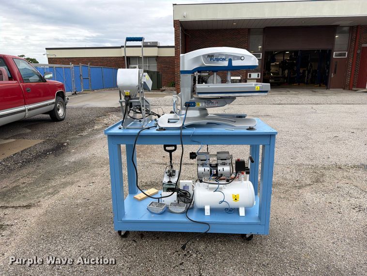 image for item DZ4923 Hotronix XRF-TT Thermal transfer press