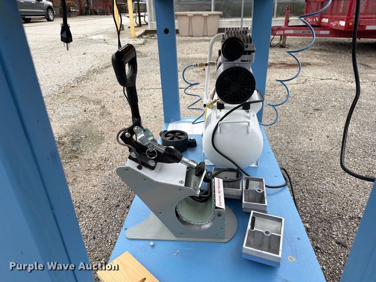 image for item DZ4923 Hotronix XRF-TT Thermal transfer press