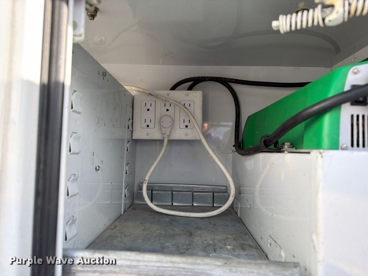 image for item DZ4932 2015 Ford F550 Super Duty XL bucket truck