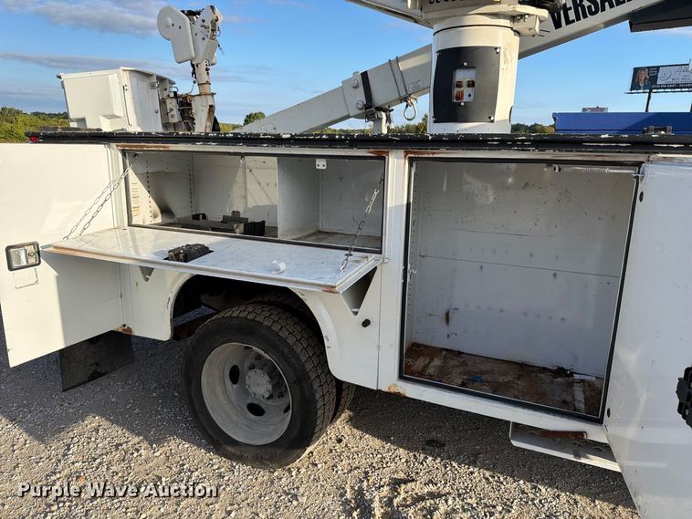 image for item DZ4932 2015 Ford F550 Super Duty XL bucket truck