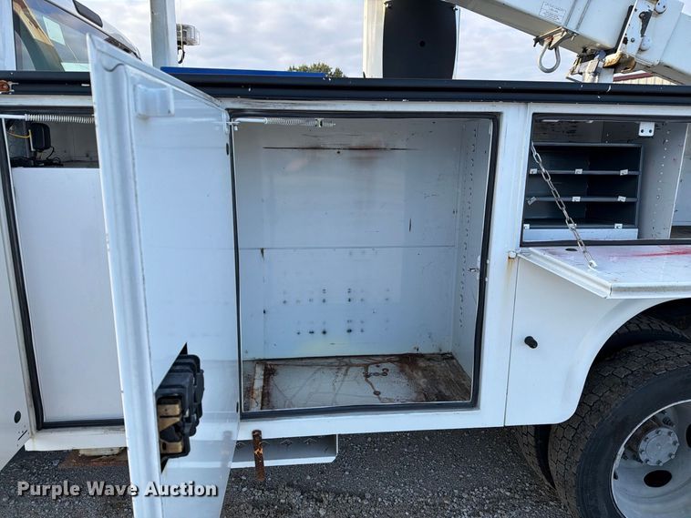 image for item DZ4932 2015 Ford F550 Super Duty XL bucket truck