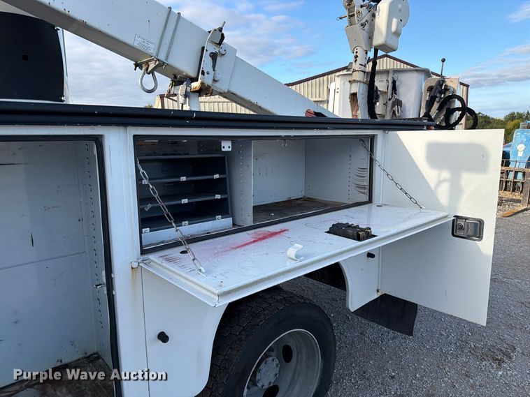 image for item DZ4932 2015 Ford F550 Super Duty XL bucket truck