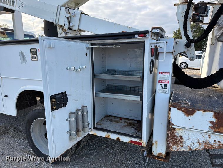 image for item DZ4932 2015 Ford F550 Super Duty XL bucket truck