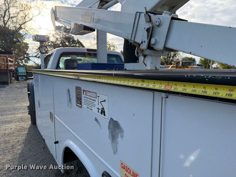 image for item DZ4932 2015 Ford F550 Super Duty XL bucket truck
