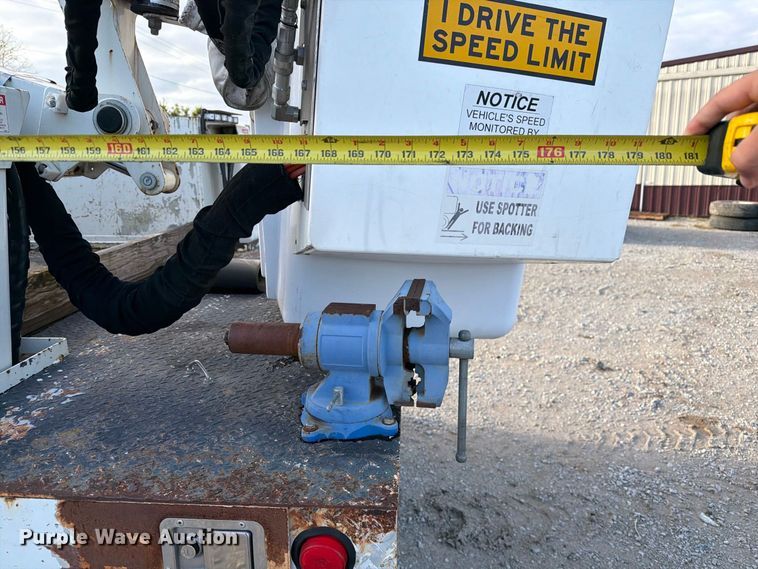 image for item DZ4932 2015 Ford F550 Super Duty XL bucket truck