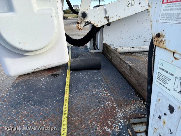 image for item DZ4932 2015 Ford F550 Super Duty XL bucket truck