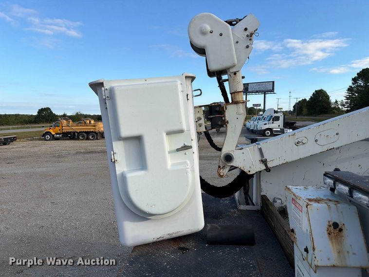 image for item DZ4932 2015 Ford F550 Super Duty XL bucket truck