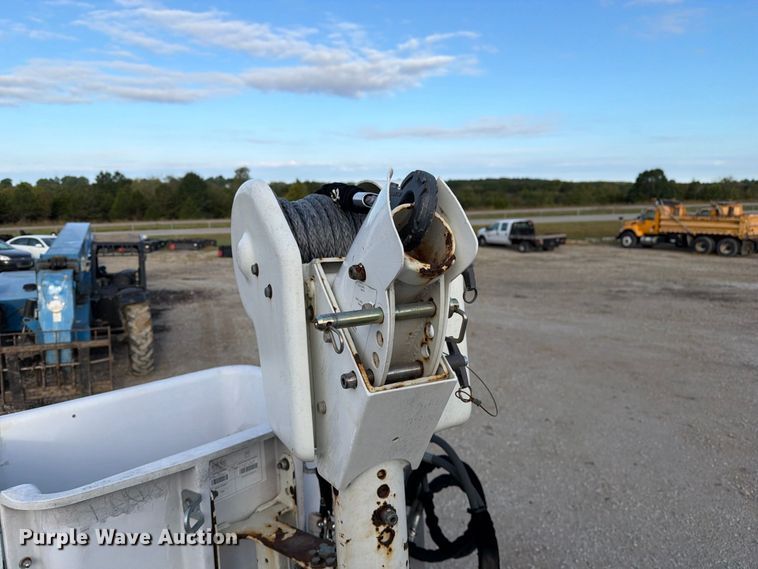 image for item DZ4932 2015 Ford F550 Super Duty XL bucket truck