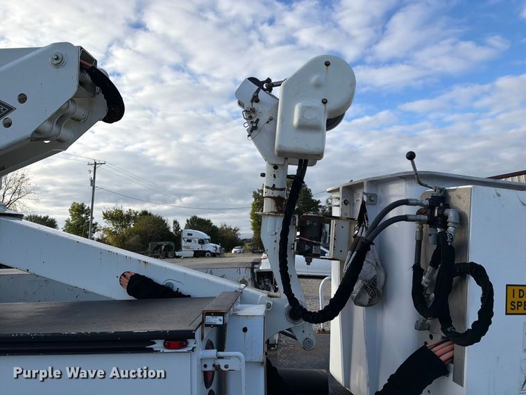 image for item DZ4932 2015 Ford F550 Super Duty XL bucket truck