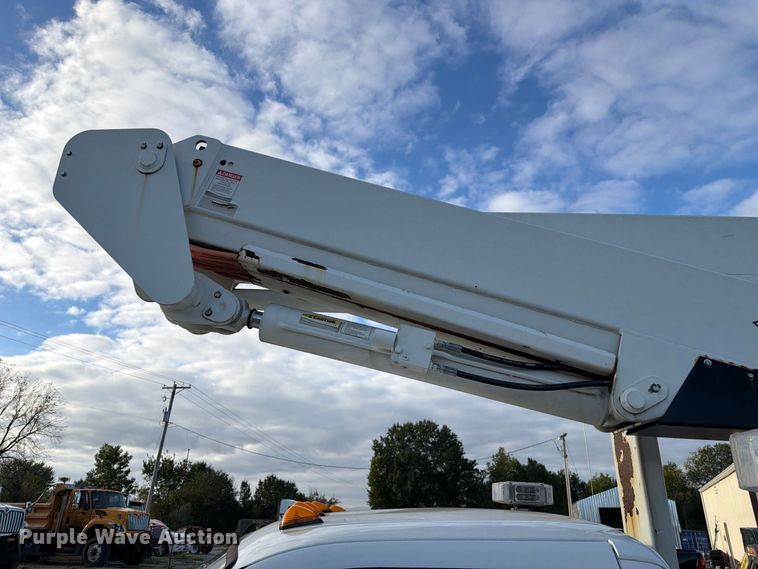 image for item DZ4932 2015 Ford F550 Super Duty XL bucket truck