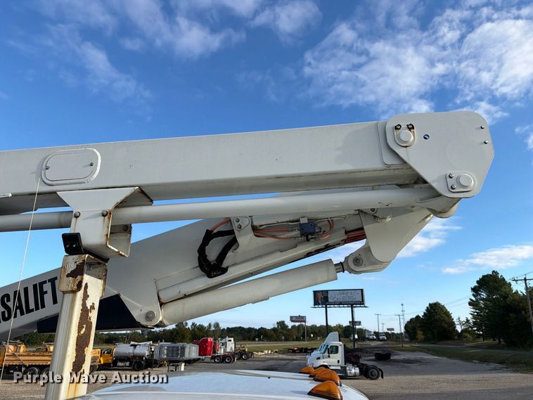 image for item DZ4932 2015 Ford F550 Super Duty XL bucket truck