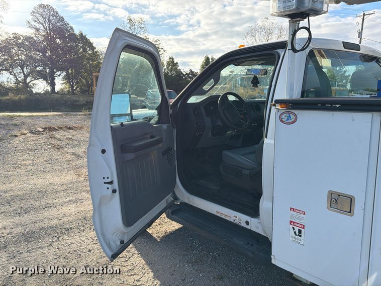 image for item DZ4932 2015 Ford F550 Super Duty XL bucket truck