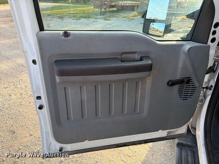 image for item DZ4932 2015 Ford F550 Super Duty XL bucket truck