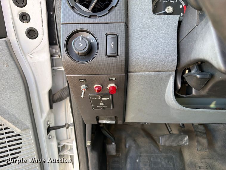 image for item DZ4932 2015 Ford F550 Super Duty XL bucket truck