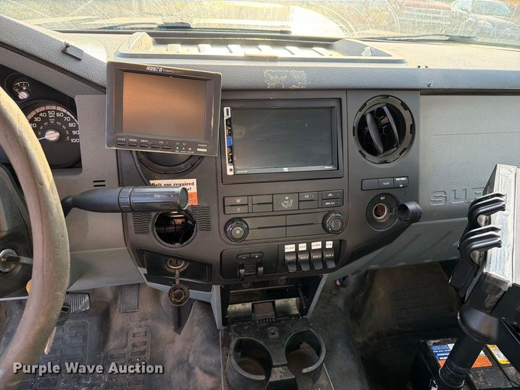 image for item DZ4932 2015 Ford F550 Super Duty XL bucket truck