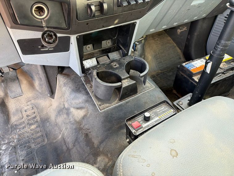 image for item DZ4932 2015 Ford F550 Super Duty XL bucket truck